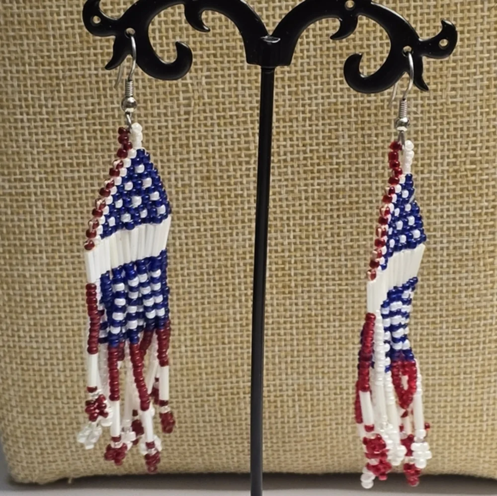 Handmade Patriotic America Beaded Dangle Earrings‎